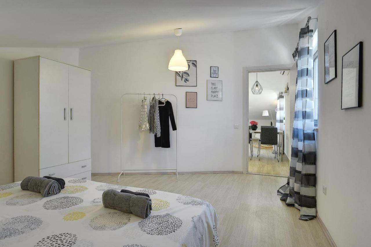 Apartment Niko Pula Luaran gambar